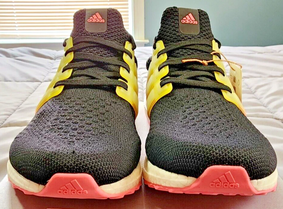 Adidas® Para Mujer 10.5 M Running Ultraboost 5.0 ADN en Núcleo Negro/Rosa Viga Foto 4 de 4