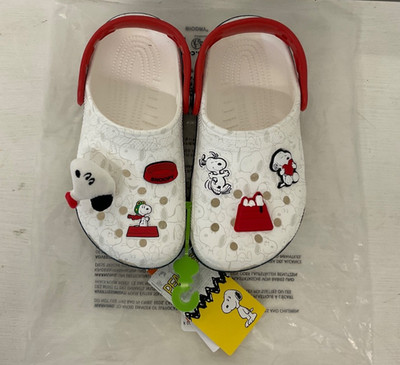 Crocs Kinder Clog, Peanuts Snoopy Crocs UK-Größe J1 - kostenloser Versand - neu mit Etikett