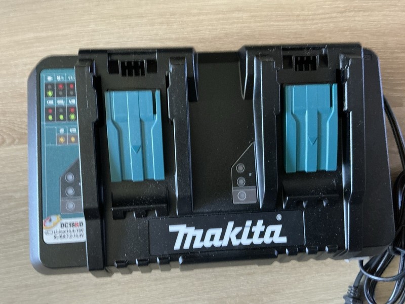 Makita DC18RD 18-Volt Li-Ion Dual Port Rapid Charger