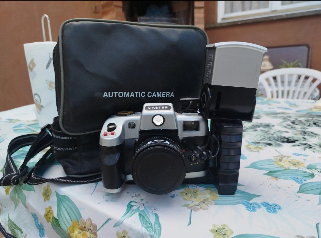 MASTER Fotocamera analogica 35mm con Flash e Custodia Nero/Argento