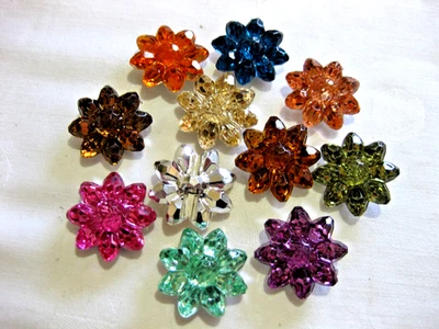 7 Ösen-Knöpfe Blumen Blüten Floral Farbe wählbar 30mm Kunststoff DIY Boho K33 - Bild 1 von 3