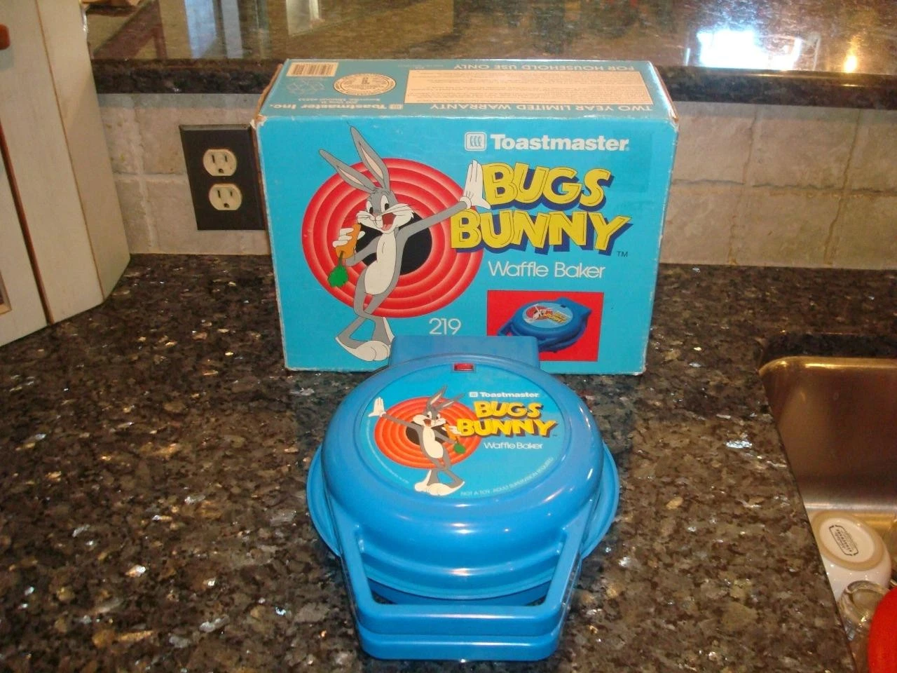 Vintage Toastmaster Bugs Bunny Waffle Maker Baker 1991 Looney Tunes w/ Box Exc.