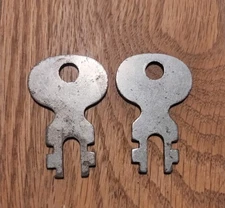 2  Antique Vintage Padlock Flat Steel Keys PadLock Double Cut