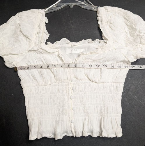 Astr The Label Anza White Puff Sleeve Smocked Peasant Top Size Large NWOT - Picture 7 of 10