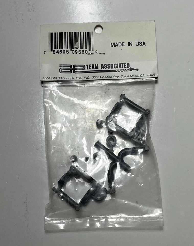 Vintage RC Team Associated B4 Caster Block 25 Deg Left&right 9580 NEW - Image 4 of 4