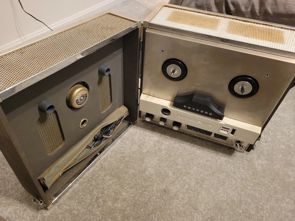 Grabadora reproductor de carrete a carrete vintage Concord Stereophonic 880  Foto 2 de 4