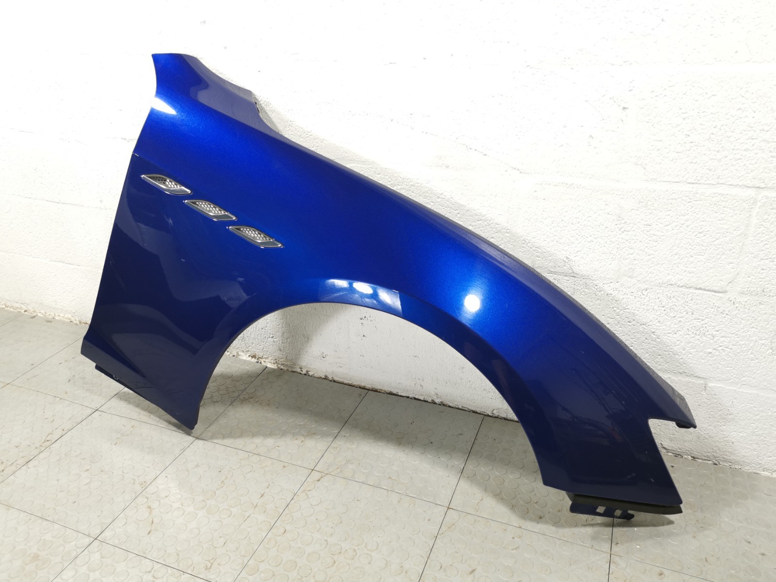 Maserati Ghibli 2014 FRONT+RIGHT Fender