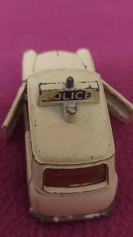 Dinky Minicooper white "Police" 1:43 - Image 2 of 4