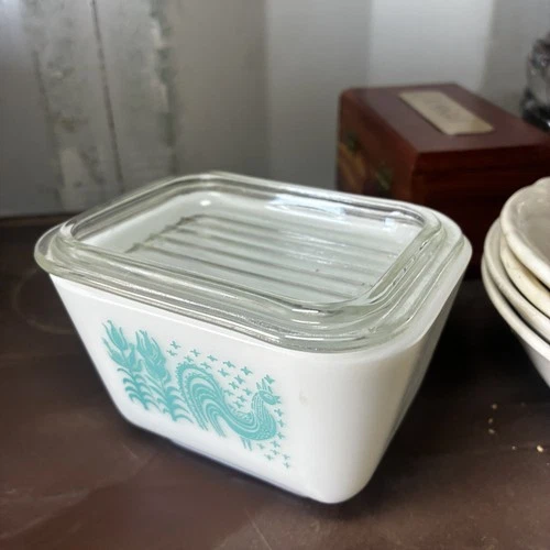 Pyrex Amish Butterprint Refrigerator Dish 501 B 1-1/2 Cup Turq/white Vintage