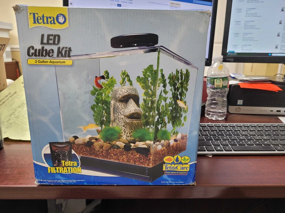 Tetra LED cubo en forma de acuario de peces de 3 galones con base de pedestal Foto 2 de 2