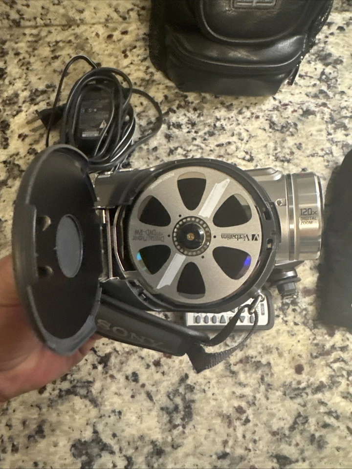 *TESTED WORKING!* Sony Handycam DCR-DVD505 W/ Microphone & Remote Bundle - Image 4 of 4