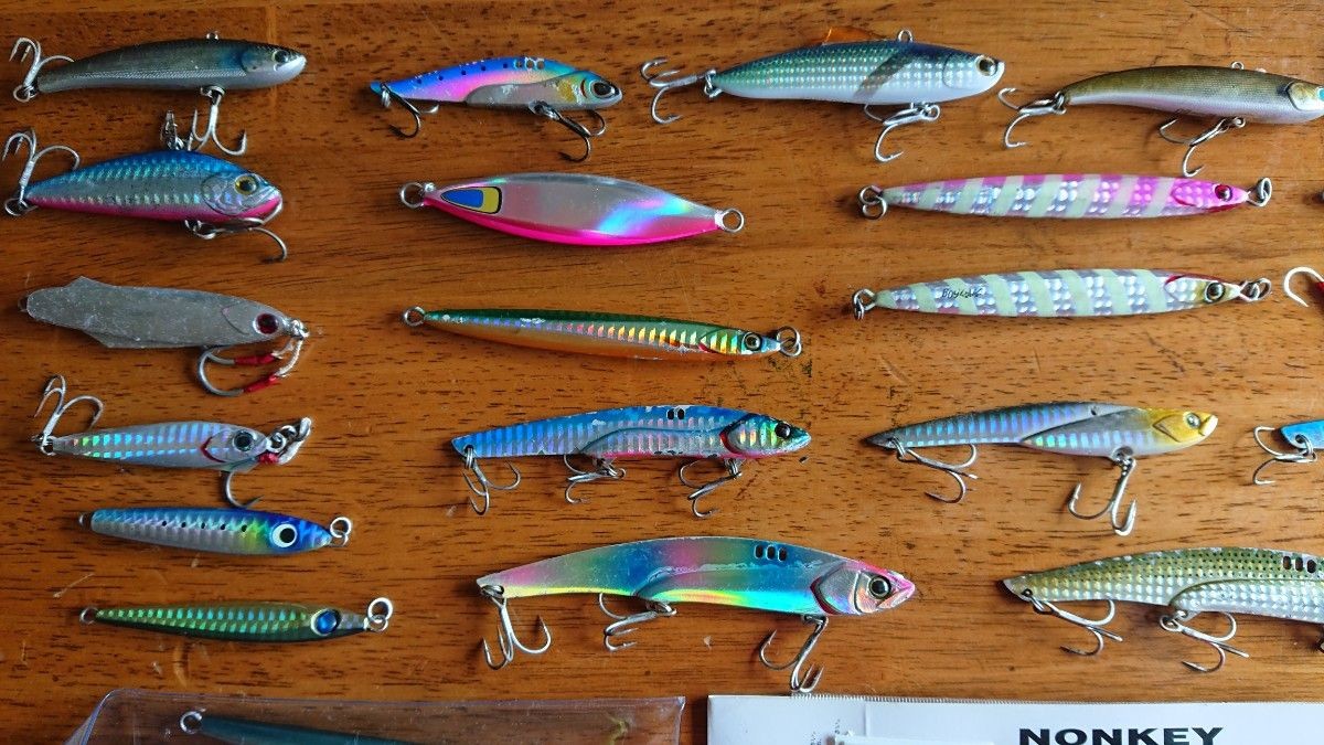 A set of 33 arious metal lures (ibe, ibration, jig) in (aailable). Lure set. - Image 10