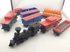 READ Windham Cobblestone Corners Collectibles C & C Railways Engine 8 Train Cars