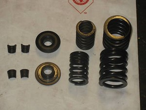 80 KAWASAKI KLX250 KLX 250 VALVE SPRINGS & KEEPERS #