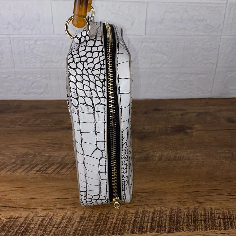 Bolso Gianni Bini cocodrilo blanco y negro en relieve Foto 4 de 4