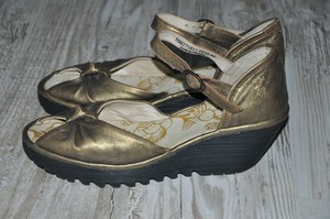 Fly London Sandals Gold Leather Wedge Shoe Uk Size 7 40 Ebay