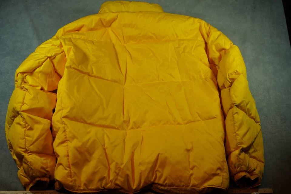 Chaqueta acolchada vintage Gap para hombre talla grande dorada plumas bolsillos con capucha Foto 2 de 4