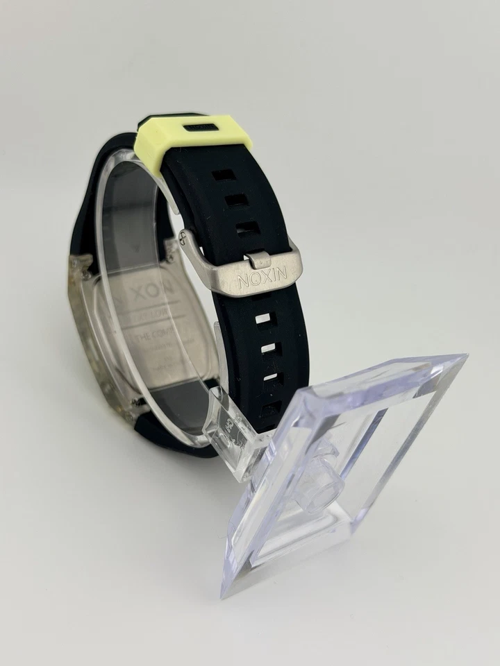 Reloj digital Nixon Laylow The Comp S Cheetah Print Limited Foto 3 de 4