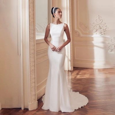 Simple O-Neck Mermaid Wedding Dress Sleeveless Bow Open Back Buttons Sweep Train