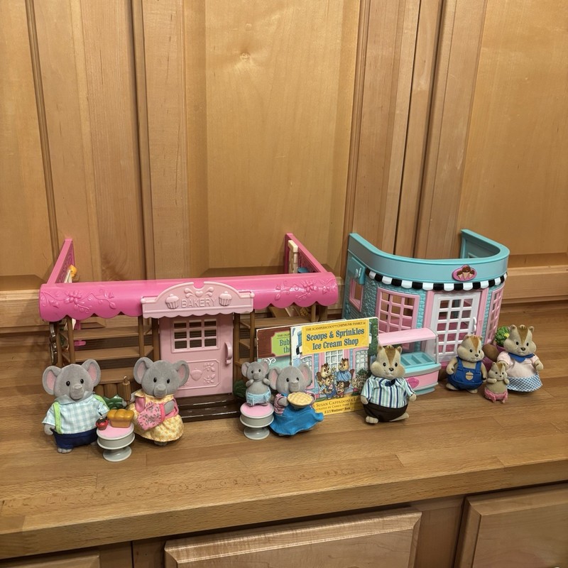 Li'l Woodzeez Bakery + Icecream Shop w Elephant And Chipmunk Family + Book