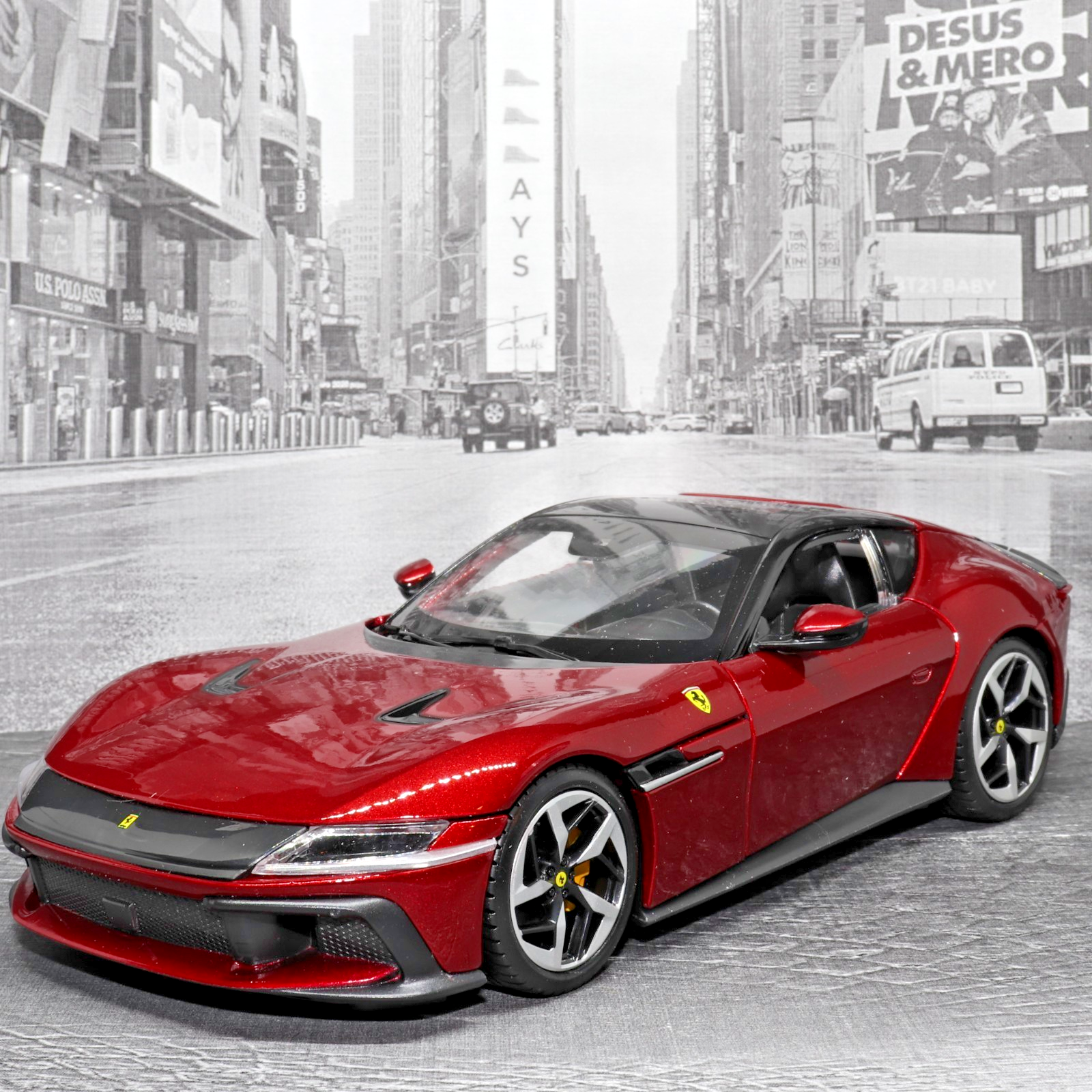 Bburago Ferrari 12 Cillindri 1:24 Scale Die-cast Metal Model Toy Miniature Car