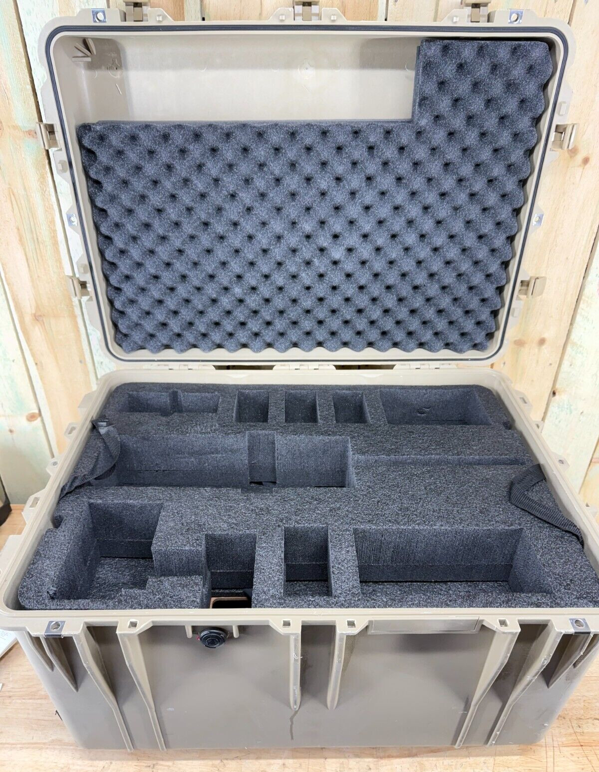 Pelican 1660 Protector Case Tan Rolling Waterproof Good Condition AB Free Ship