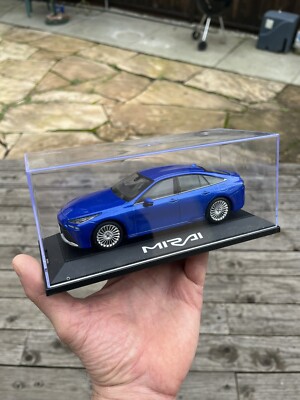 MIRAI ミニカー 1/30 スケール フォースブルー Amazon | 1/30 トヨタ 新型ミライ MIRAI カラーサンプル 非売品