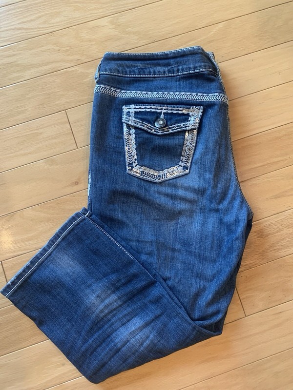 Maurices Jeans Capri Womens 7/8 Crop Flap Pockets Heavy Stitching Sequin