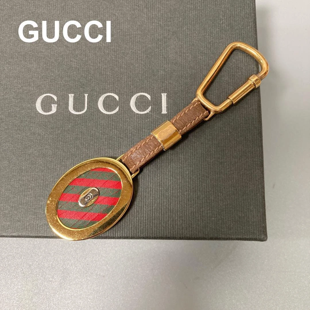 Porte clés GUCCI Shelly Line logo doré cuir homme accessoires U1835