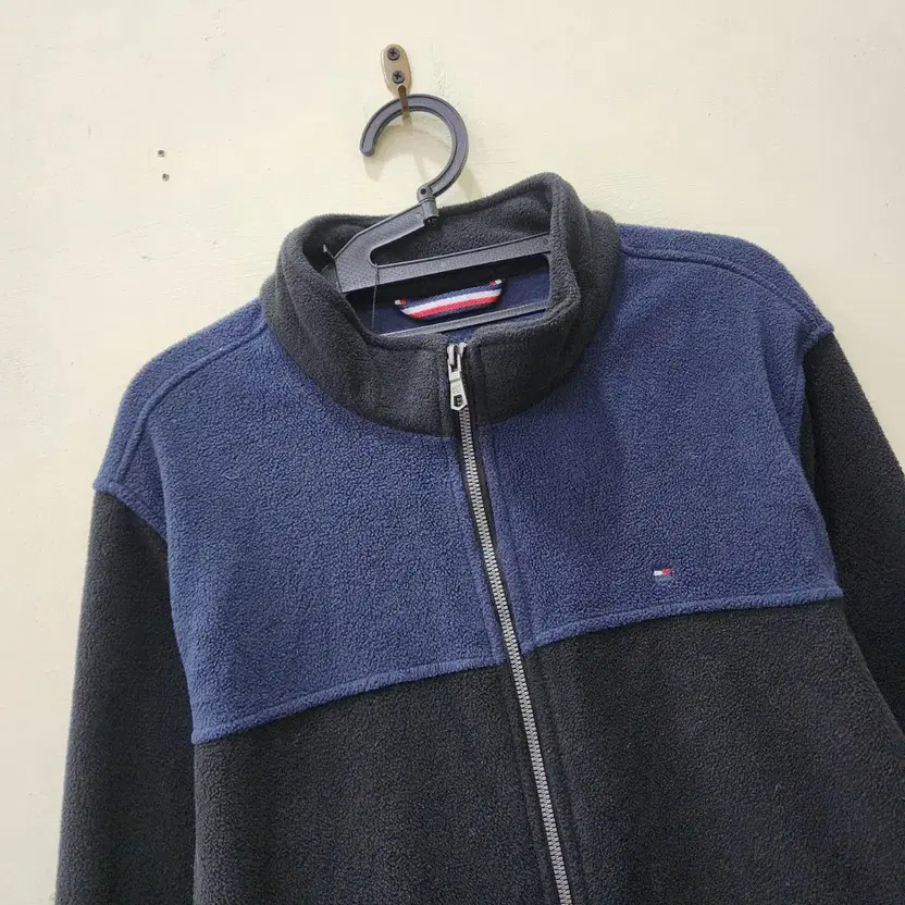Tommy Hilfiger Two-tone Fleece Zip-up Jacket - M Size, New thumbnail 3