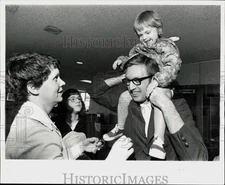 1975 Press Photo Mrs. Huntly Gordon Jr. and family reunites with daughter, Ann