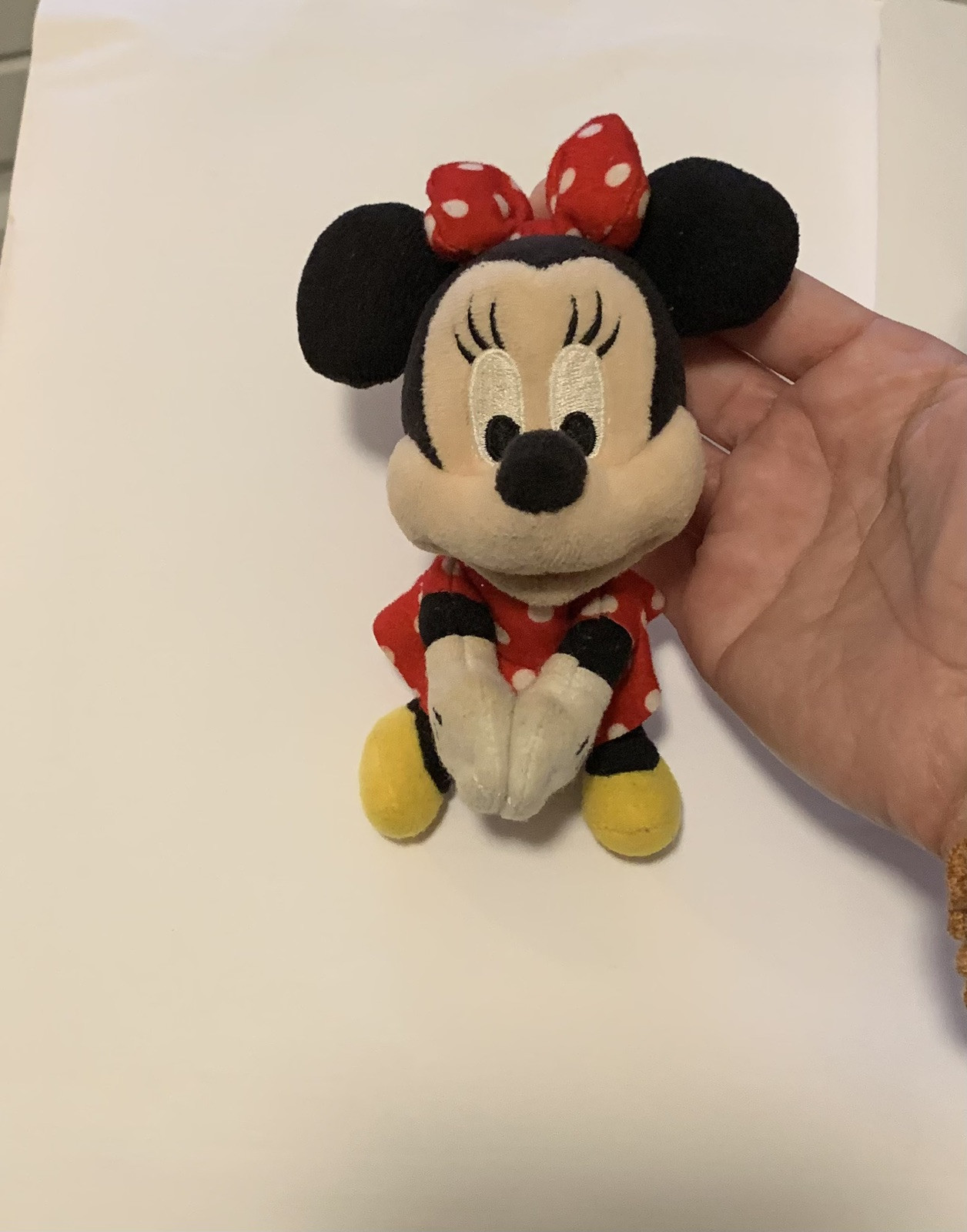 Minnie Mouse 5-inch Magnetic Hand Plush from Walt Disney World