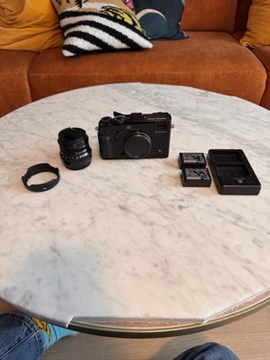 Fujifilm X-Pro2 Mirrorless Digital Camera 24.3MP W/ Fujinon XF 16mm lens Mint
