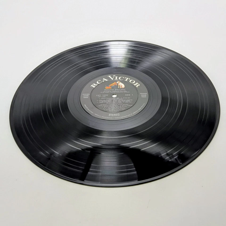 SOUTH PACIFIC ROGERS & HAMMERSTEIN'S 1958 RECORD RCA VICTOR RECORDS LSO 1032 - Image 2 of 4