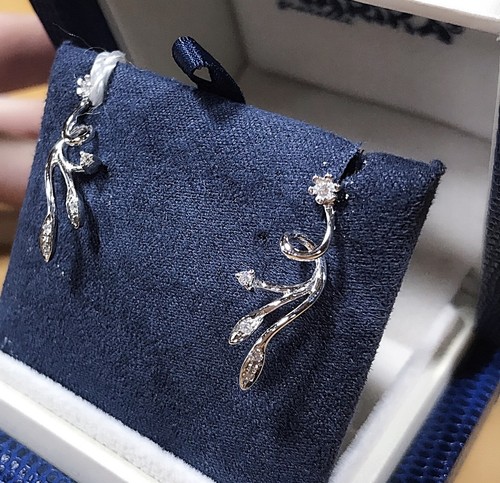 ORECCHINI ORO BIANCO 18KT E DIAMANTI CT0,10 MATRIMONIO ANNIVERSARIO FIORE - Foto 3 di 3