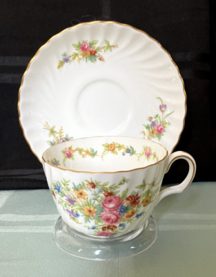 Minton LORRAINE White Floral Scalloped Swirl Teacup & Saucer England