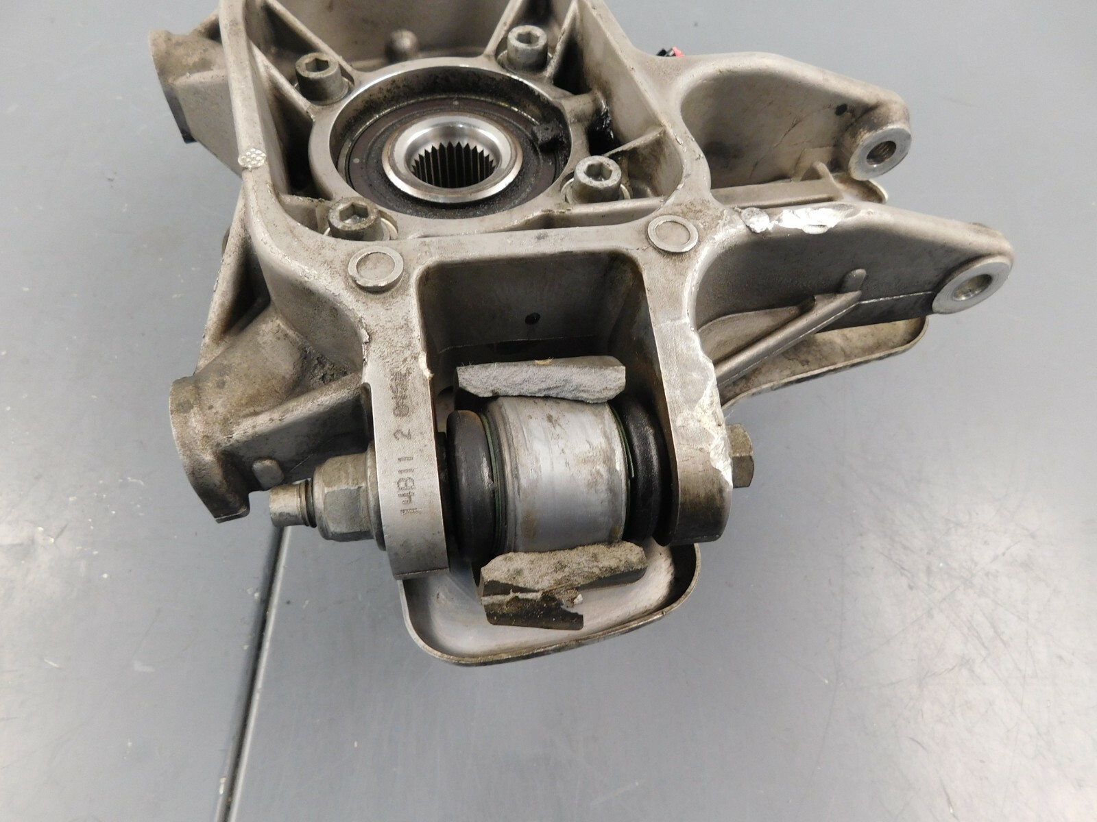 2014 12 - 18 Aston Martin V12 Vanquish Right Rear Hub Knuckle #1697 L5  