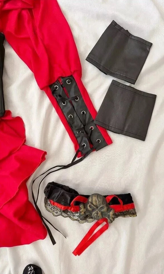 Women’s Pirate Costume - Image 3 of 4