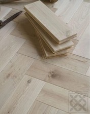 Sample: Parquet Herringbone Engineered Oak Wood Flooring Unfinished 18x4x90x400m