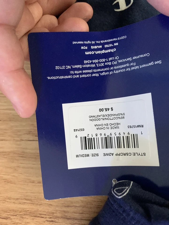 Juego de dos pijamas Champion rojo y azul marino TALLA MEDIANA NUEVO CON ETIQUETAS PRECIO DE VENTA SUGERIDO POR EL FABRICANTE: $45 Foto 2 de 2