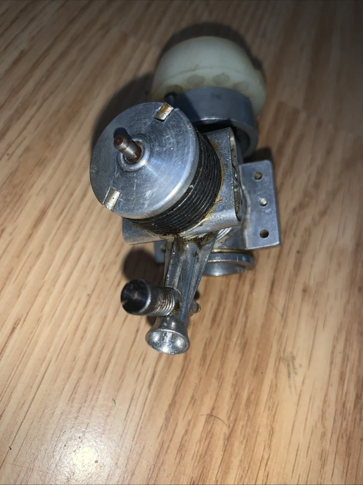 Gilbert 11 Control Line Engine Complete No Exhaust Headers. - Image 4 of 4