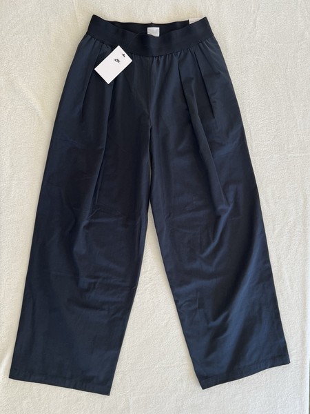Nike Sportswear Black Pants Women’s Size S Elastic Waist  Pockets.