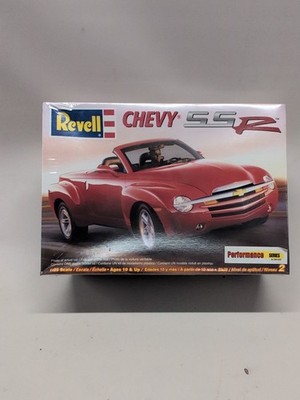 Revell #85-7691 Model kit Chevy SSR  1/25 Scale Factory Sealed 