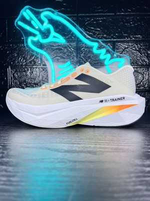 New Balance FuelCell SC Trainer V4 Men display picture 2