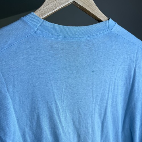 Camiseta Grande De Colección Años 80 90 Desgastada Desteñida Lisa En Blanco Azul Bolsillo - Imagen 6 de 9