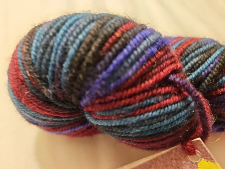 Hacho Hand Dyed Merino Wool #301 Verde Ripple, Spun In Peru - Image 3 of 4