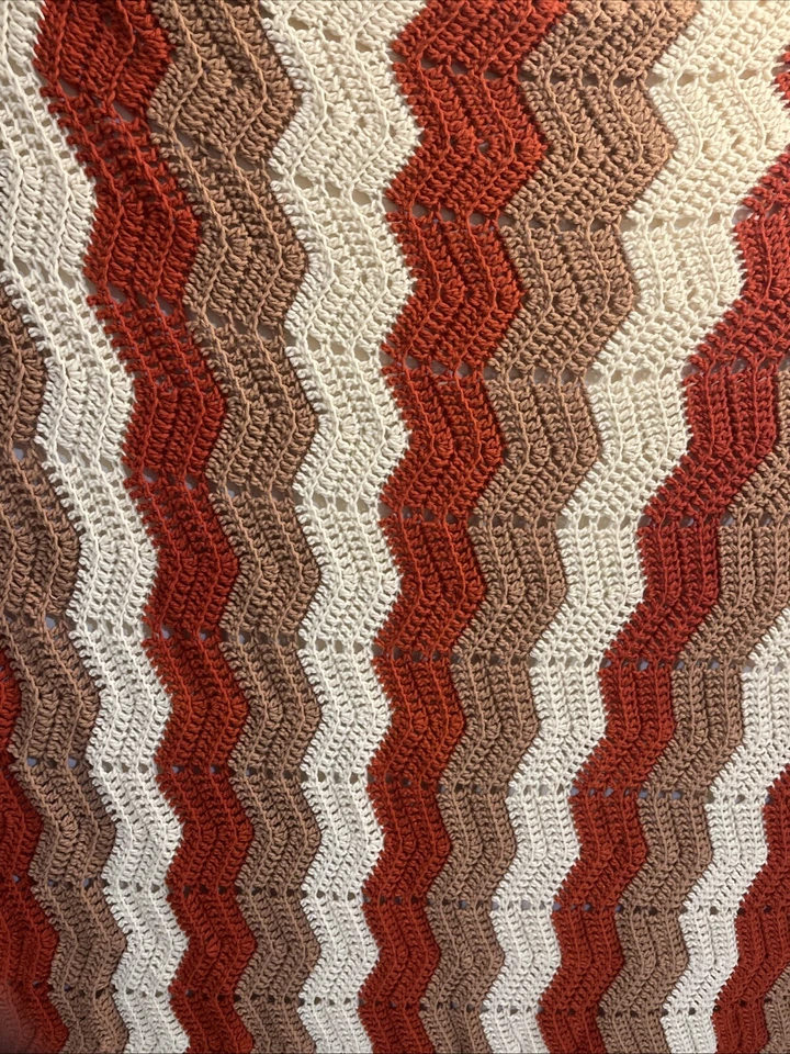 Manta Chevron de ganchillo afgana 45”x 65” hecha a mano Foto 2 de 4