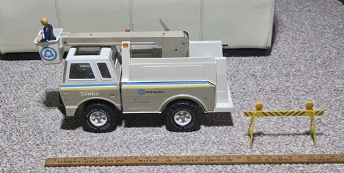 1978 Tonka Bell System 18 Inch Bucket Truck With Action Figure
