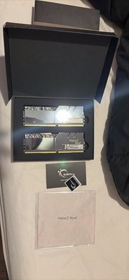 G.SKILL Trident Z Royal 32GB (2x16GB) DDR4-4000 UDIMM XMP F4-4000C18D