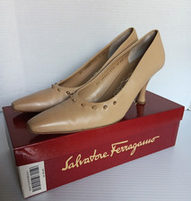 Salvatore Ferragamo Ferra Pump Womens Sz 9AA Beige Heels
